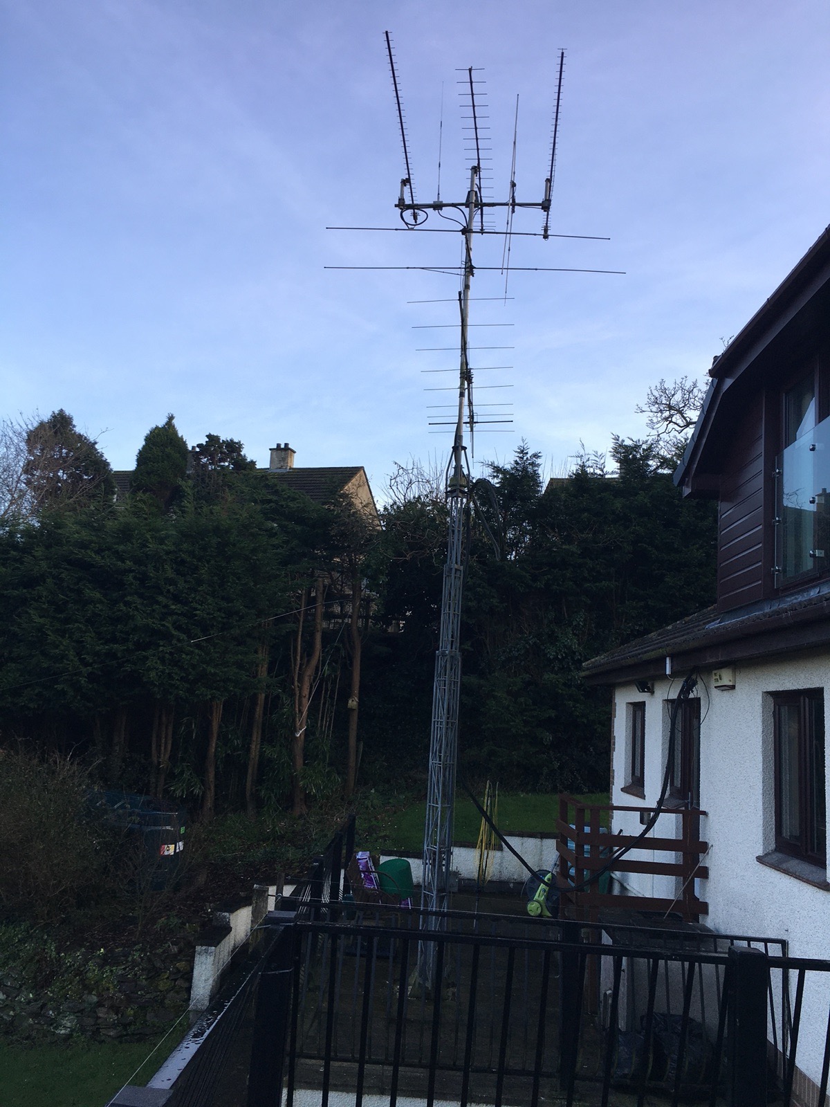 The lattice mast carrying the beam antennas